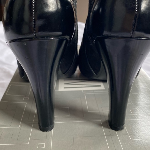 Women’s Suede Heels With Side Buttons Detail Size 7 1/2 - Picture 6 of 8